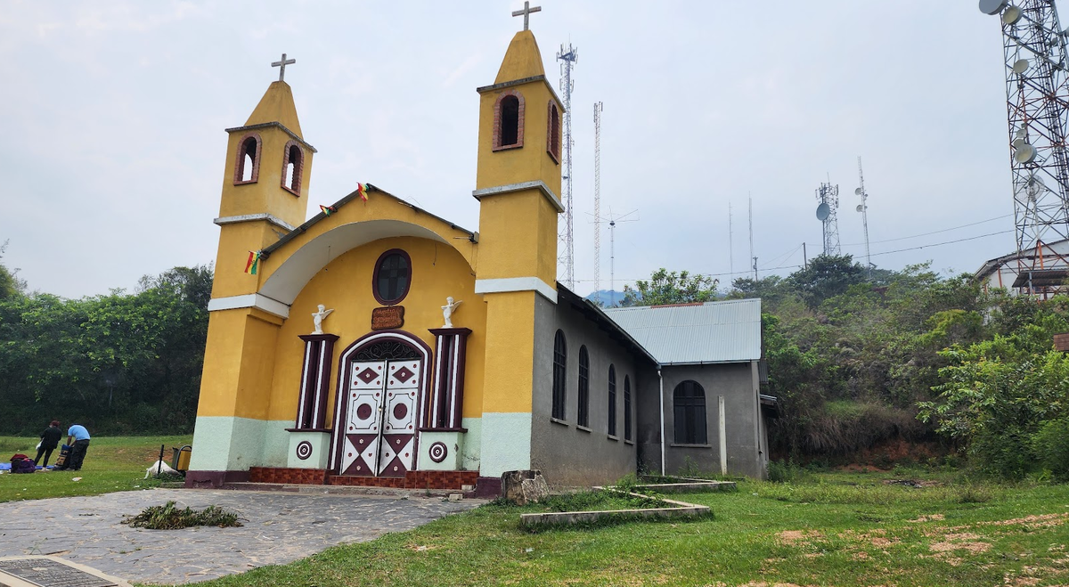 Iglesia al empezar el Cerro Uchumachi