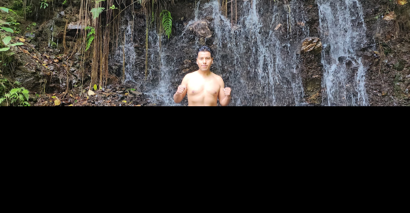 En una cascada secreta allá en Coroico